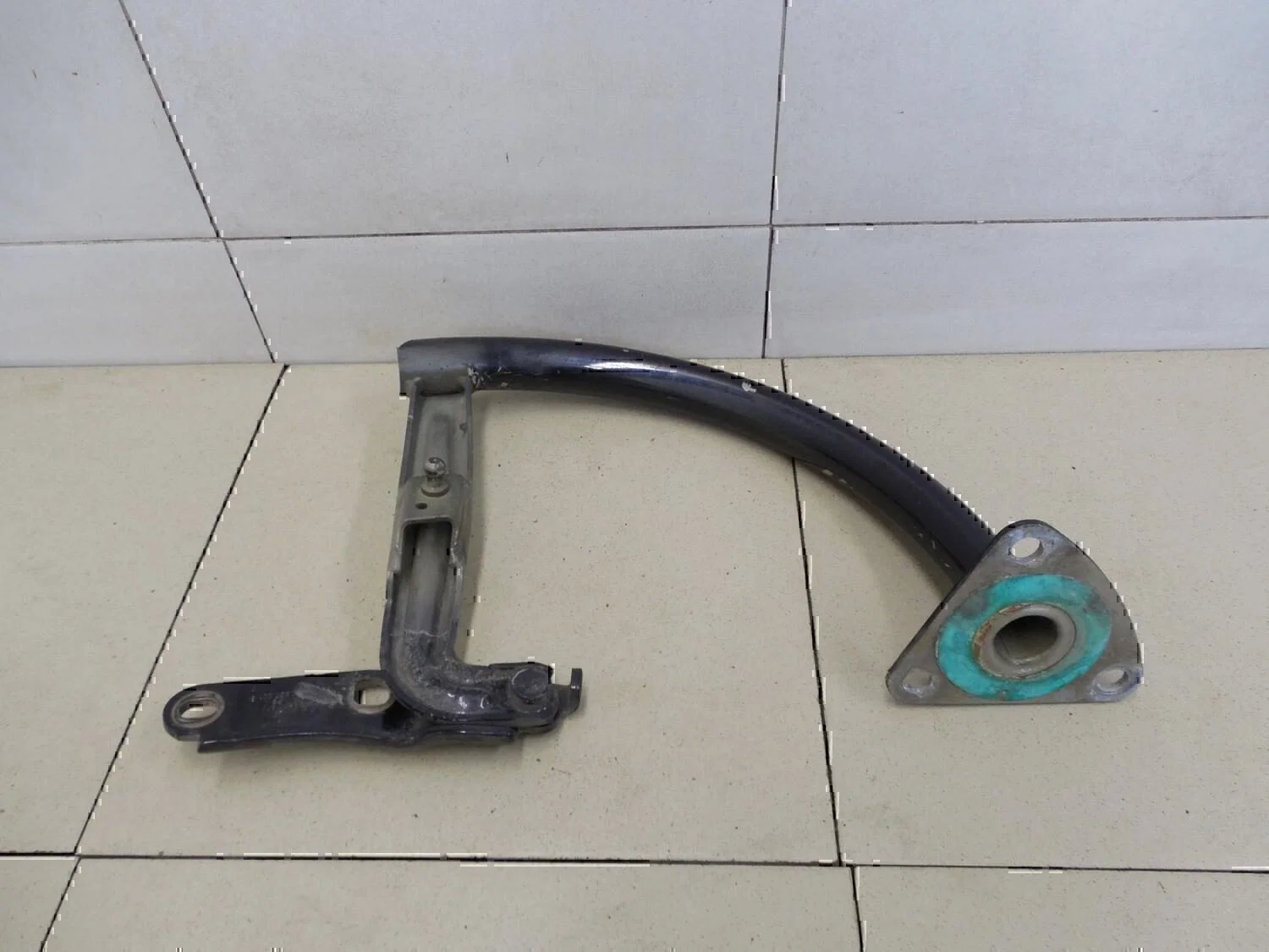 Петля крышки багажника VW Passat [B6] 2005-2010 - миниатюра 3