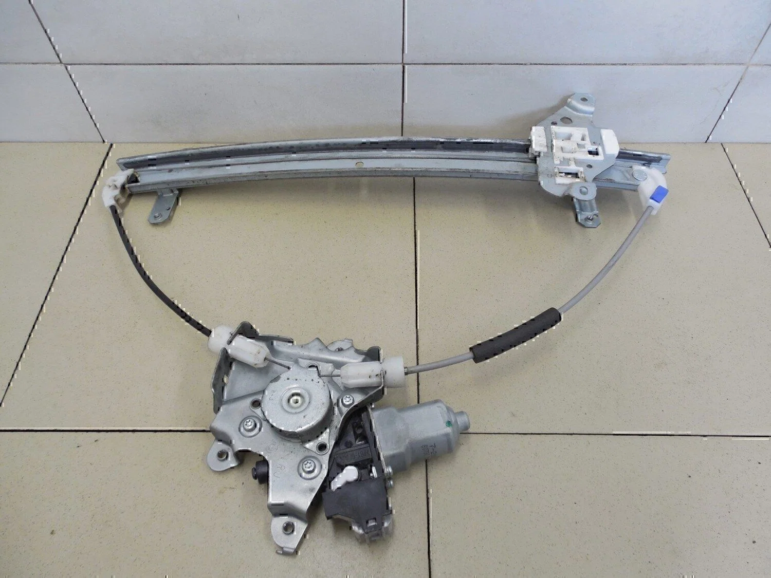 Стеклоподъемник электр. передний правый NISSAN Almera (G15) 2013> - миниатюра 4