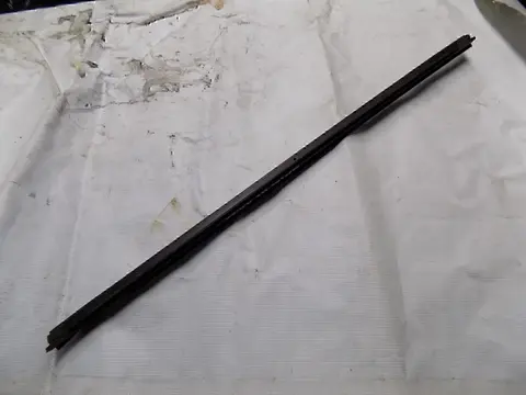 Накладка стекла переднего правого MITSUBISHI Carisma (DA) 1995-1999