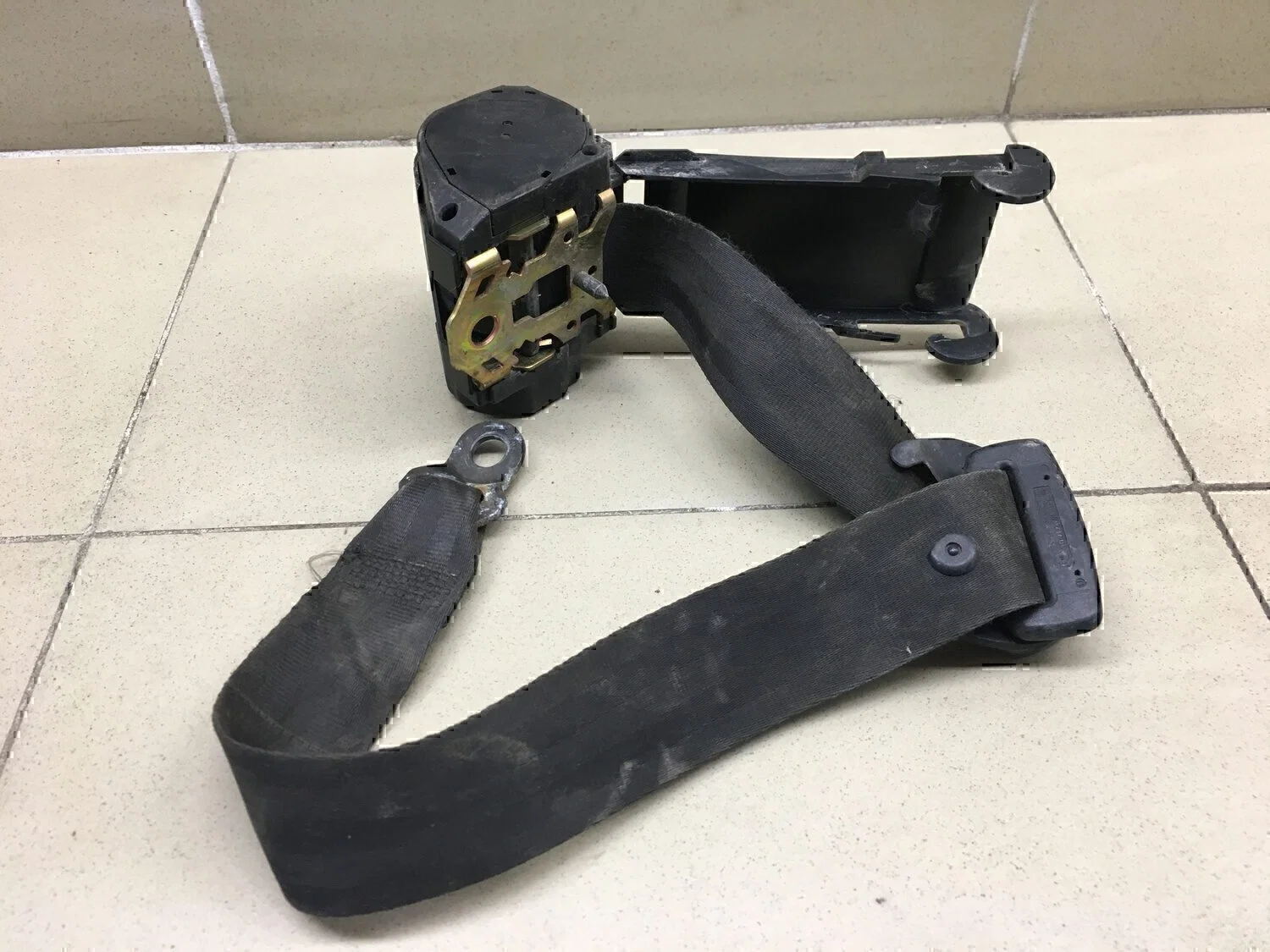 Ремень безопасности VW Golf III/Vento 1991-1997 - миниатюра 2