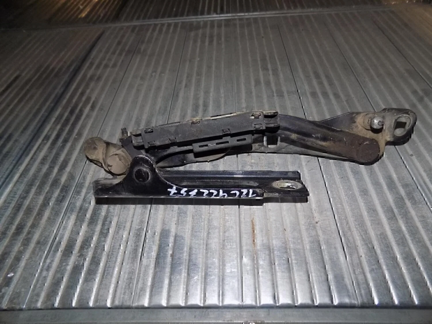 Петля крышки багажника OPEL Vectra C 2002-2008 - миниатюра 2
