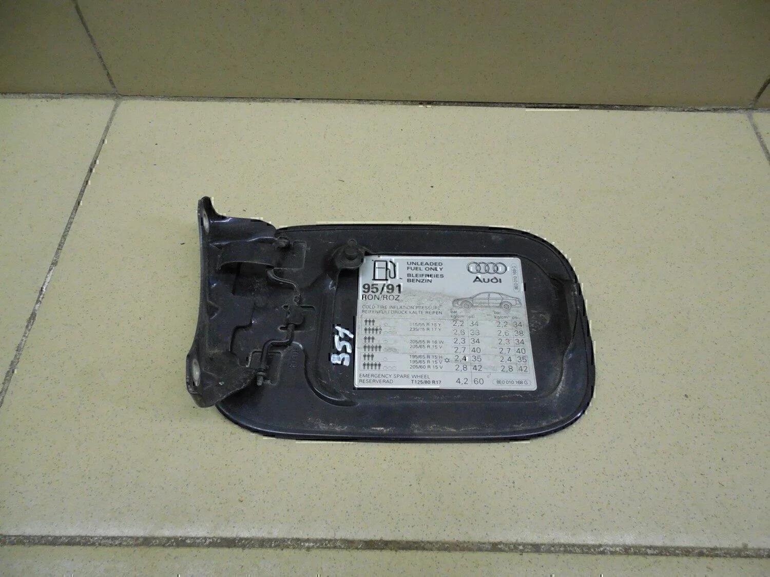 Лючок бензобака Audi A4 [B6] 2000-2004 - миниатюра 2
