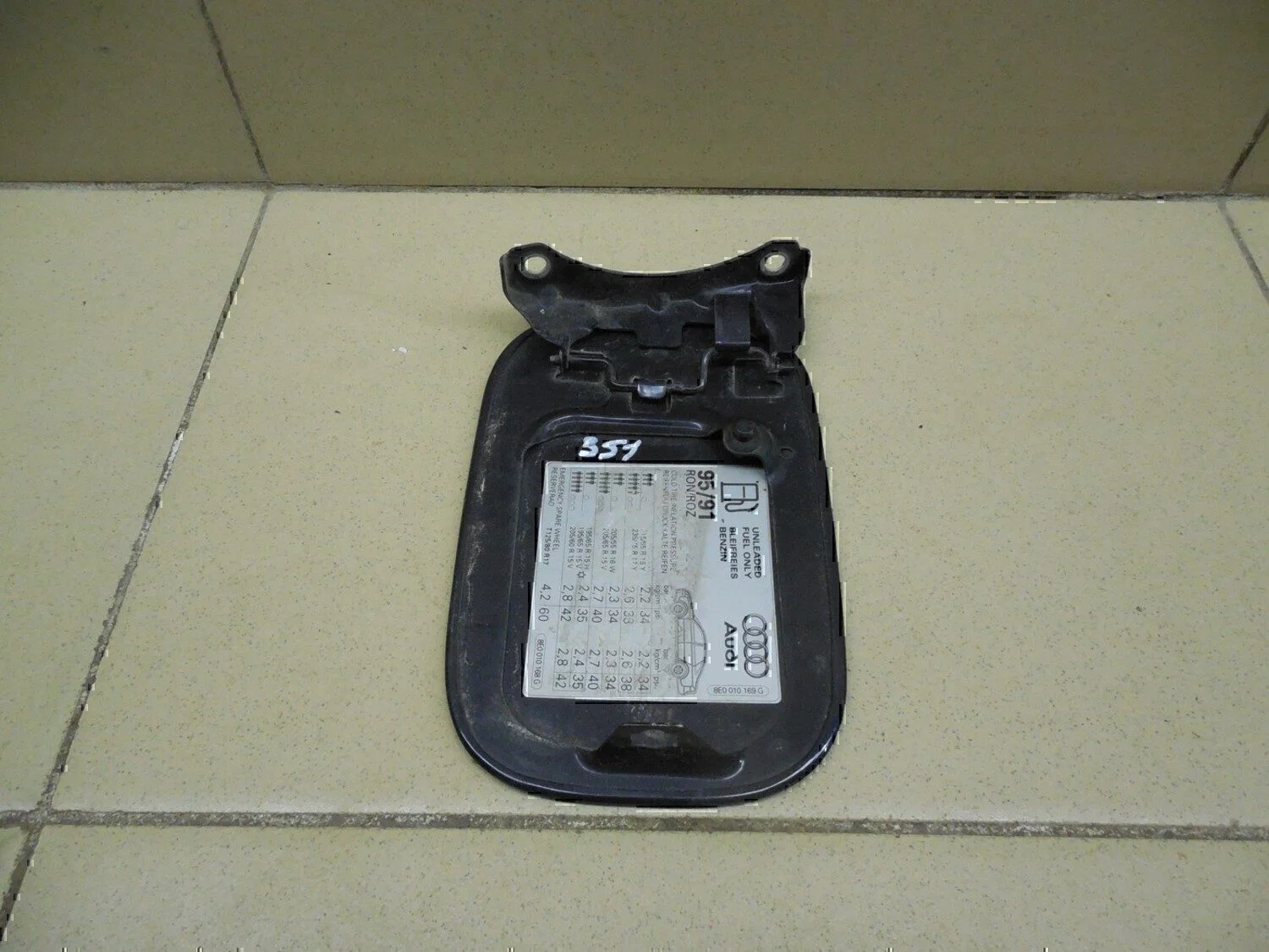 Лючок бензобака Audi A4 [B6] 2000-2004 - миниатюра 3