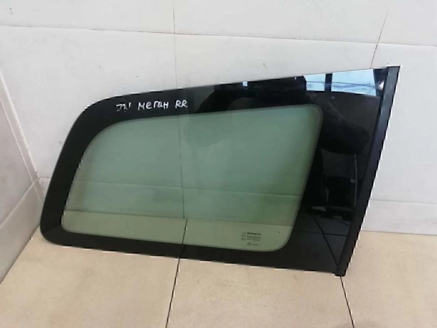Стекло кузовное глухое правое RENAULT Megane II 2002-2009 - изображение 1