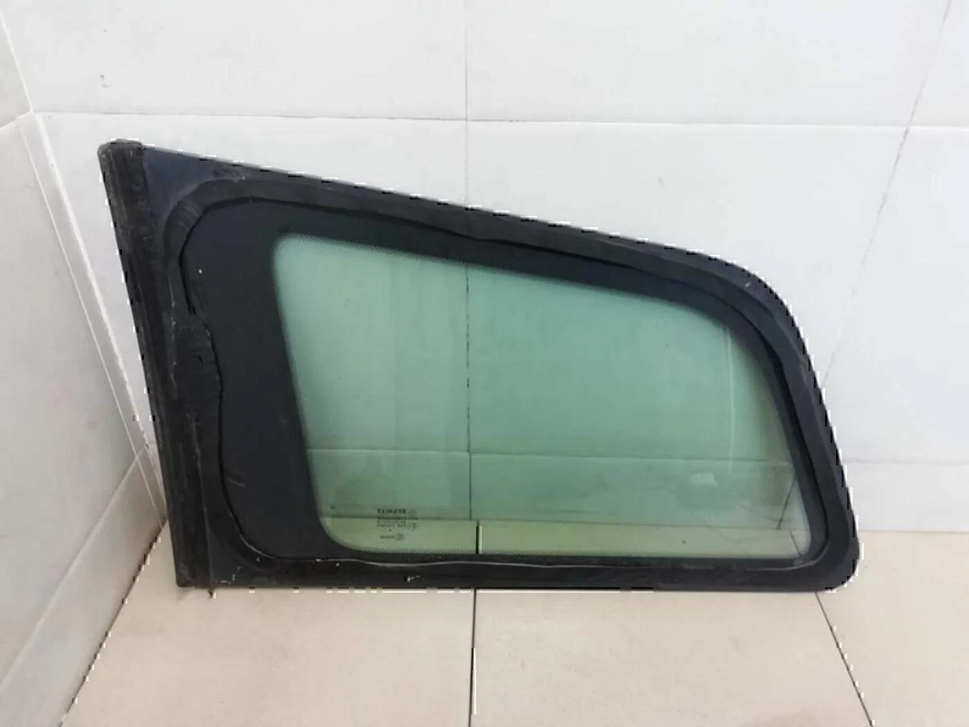 Стекло кузовное глухое правое RENAULT Megane II 2002-2009 - миниатюра 2