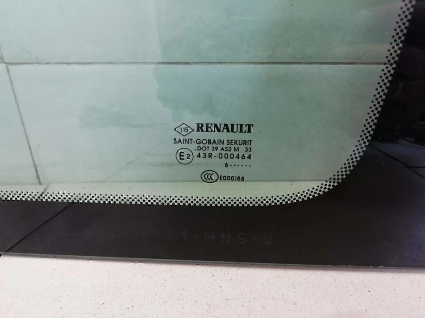 Стекло кузовное глухое правое RENAULT Megane II 2002-2009 - миниатюра 3