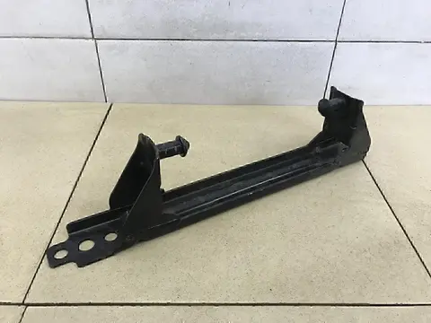 Кронштейн глушителя Audi Touran 2003-2010