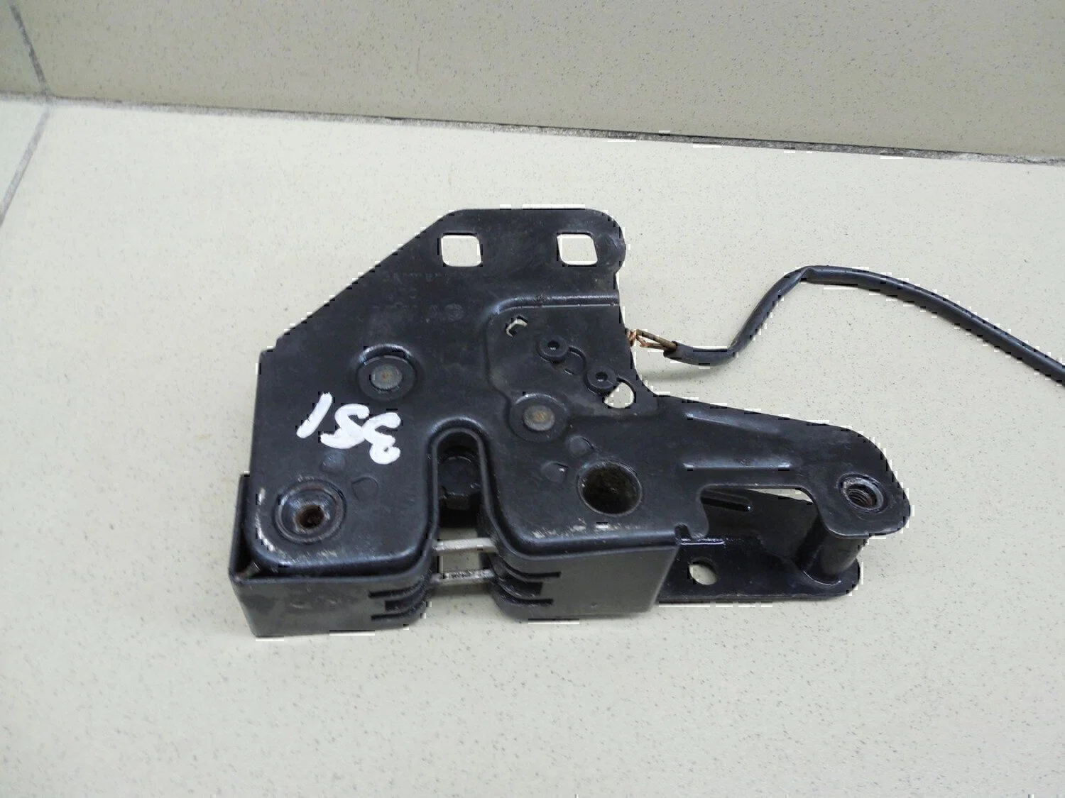 Замок капота Audi A4 [B6] 2000-2004 - миниатюра 2