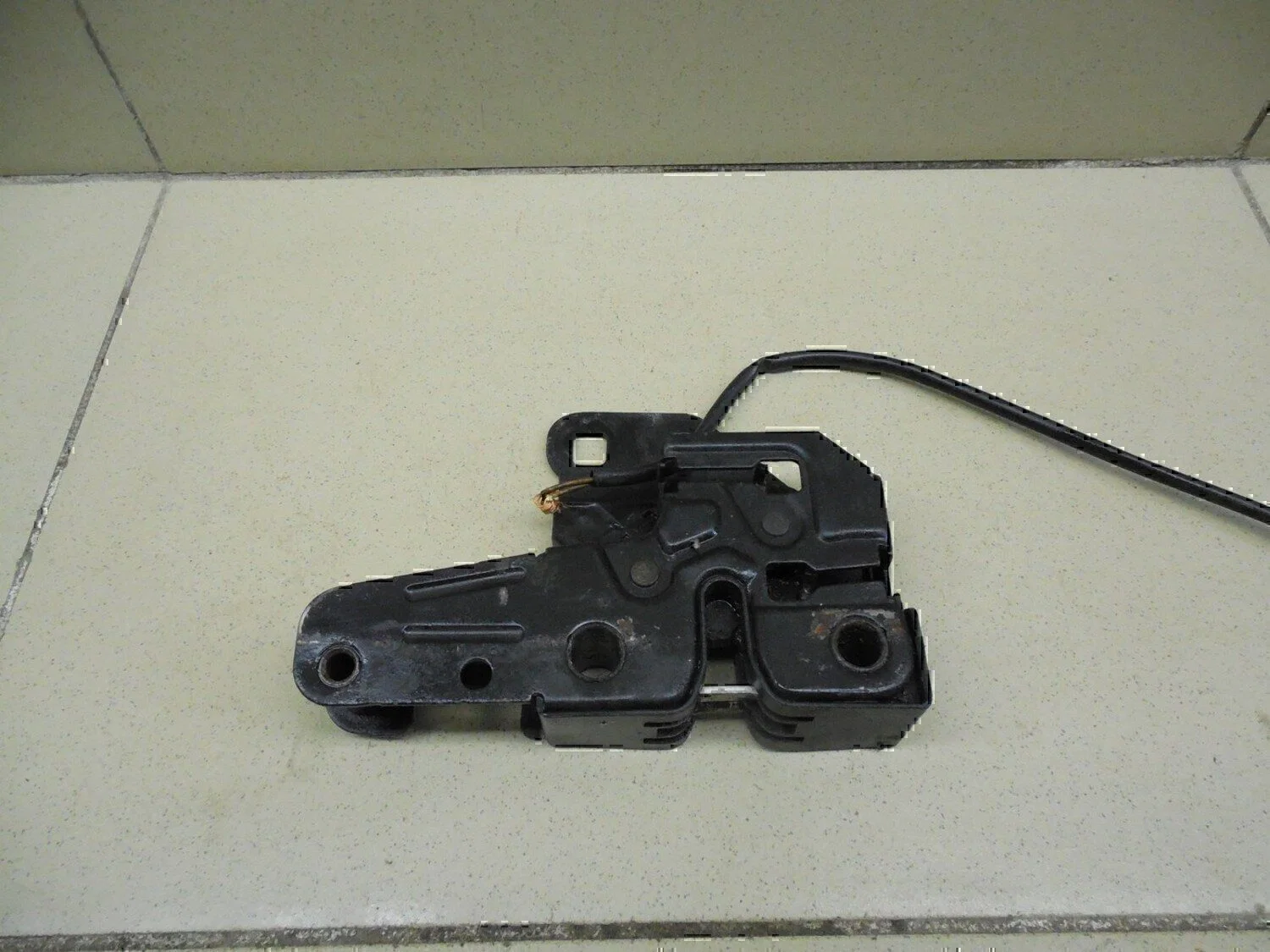 Замок капота Audi A4 [B6] 2000-2004 - миниатюра 7