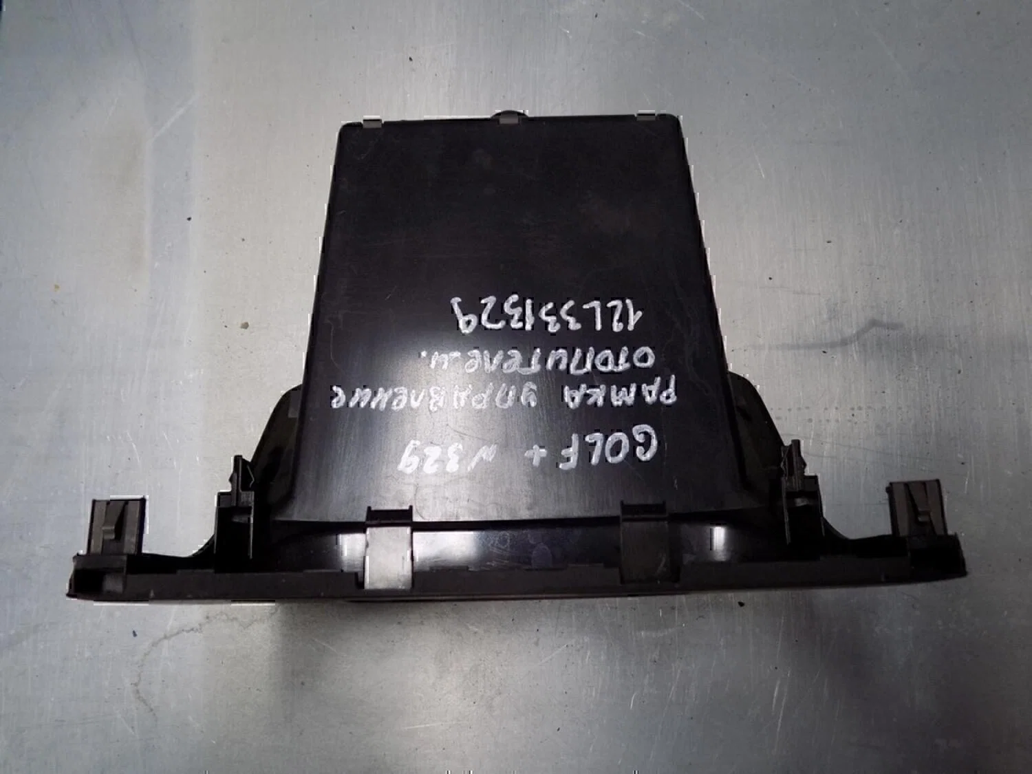 Накладка (кузов внутри) VW Tiguan 2007-2011 - миниатюра 2