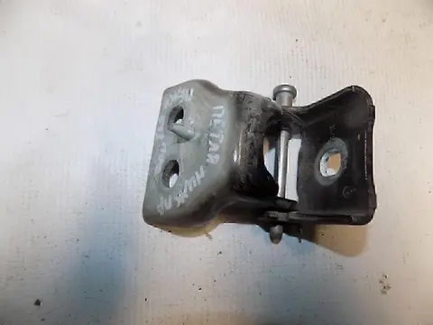 Петля двери передней правой нижняя Peugeot-Citroen C3 2009-2016
