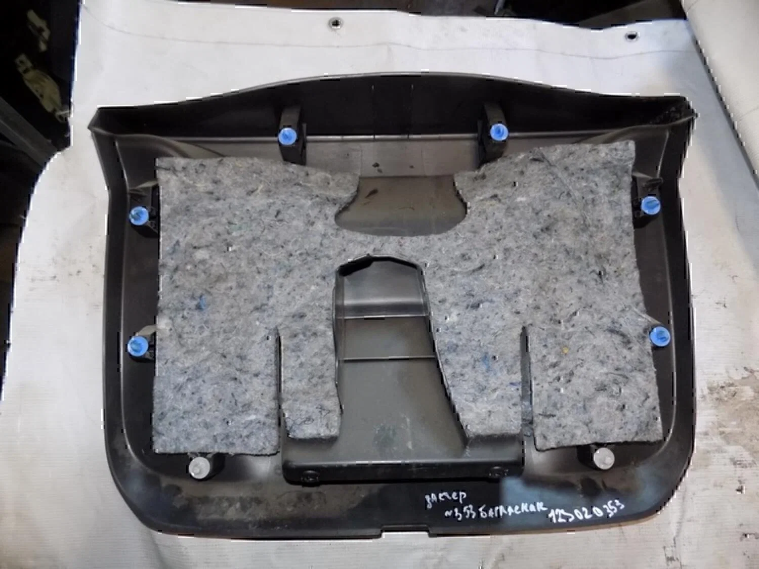 Обшивка двери багажника NISSAN Duster 2012> - миниатюра 3