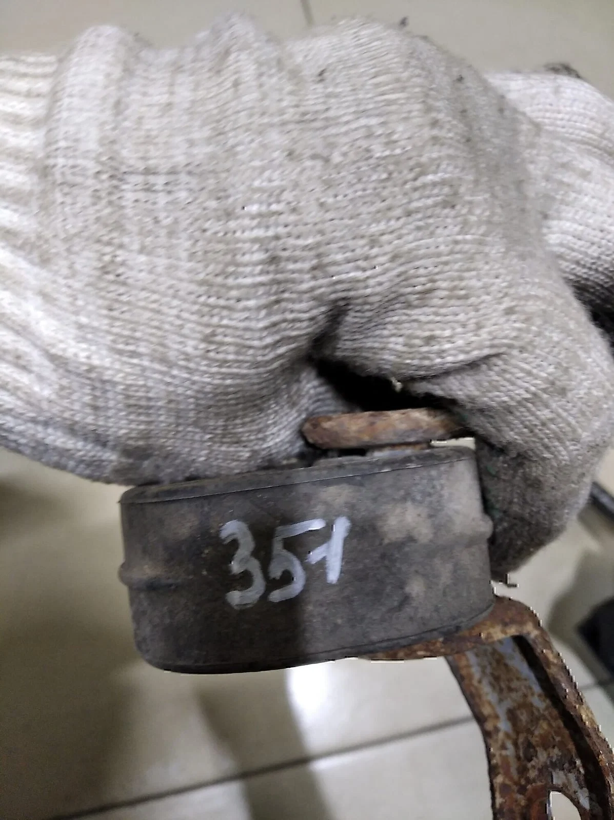 Подвес глушителя Audi A4 [B6] 2000-2004 - миниатюра 6