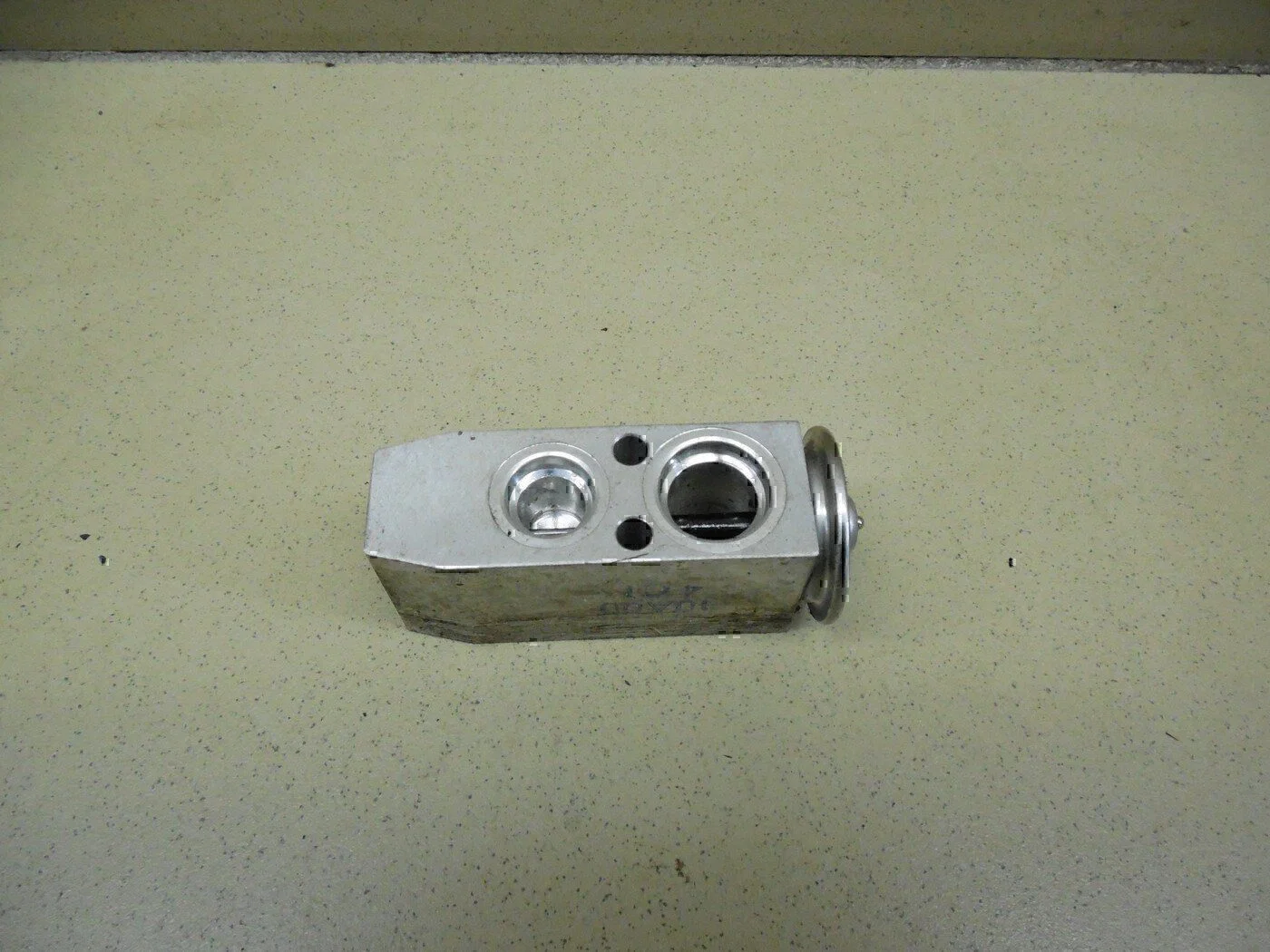 Клапан кондиционера NISSAN Almera N16 2000-2006 - миниатюра 2