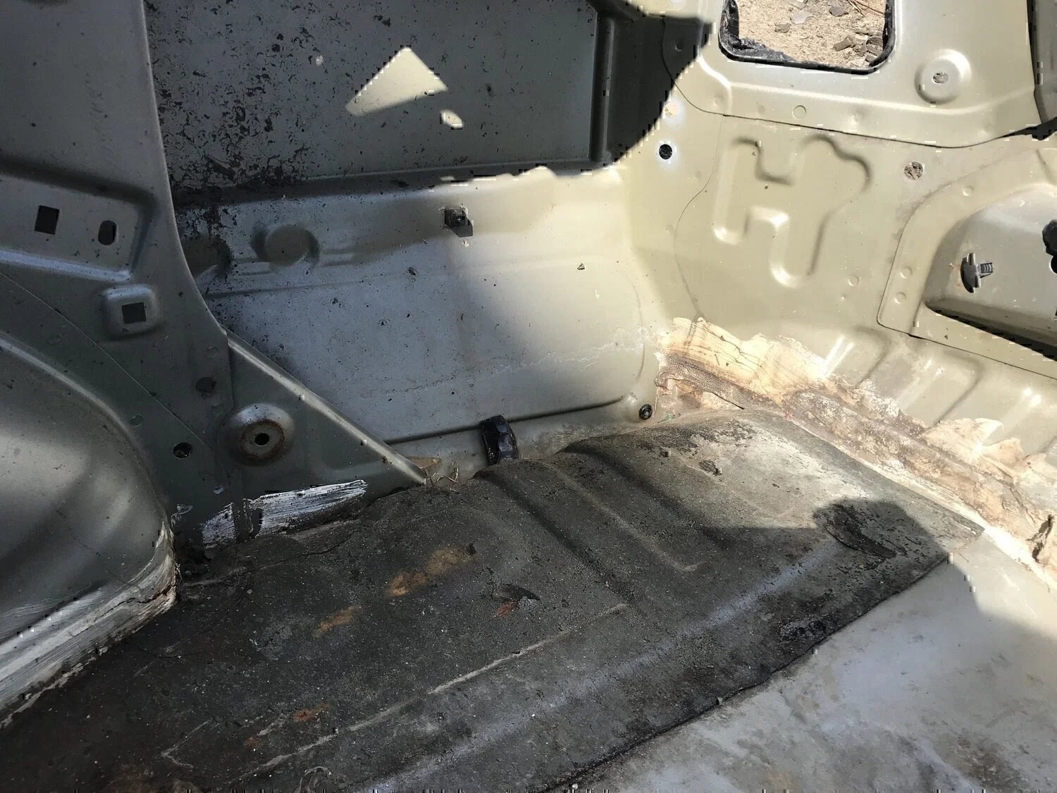 Крыло заднее правое NISSAN Almera N16 2000-2006 - миниатюра 9