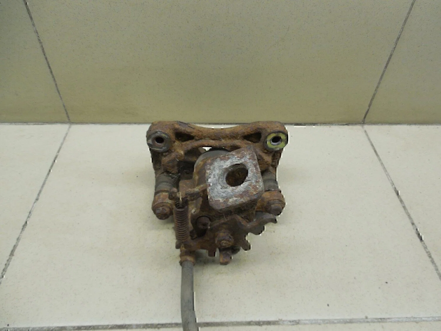 Суппорт задний правый NISSAN Almera N16 2000-2006 - миниатюра 8