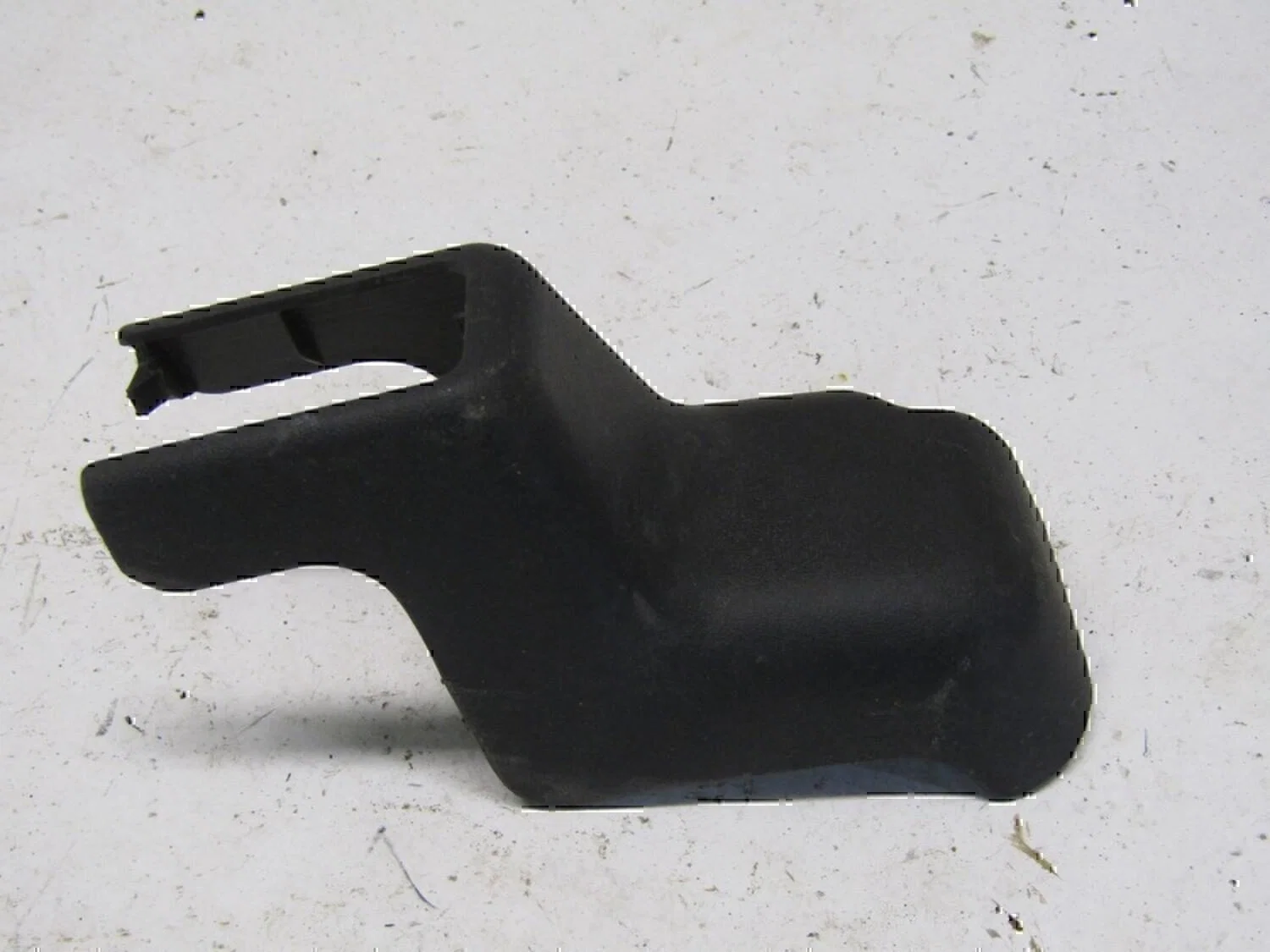 Крышка кронштейна сиденья Subaru Forester (S11) 2002-2007 - изображение 1