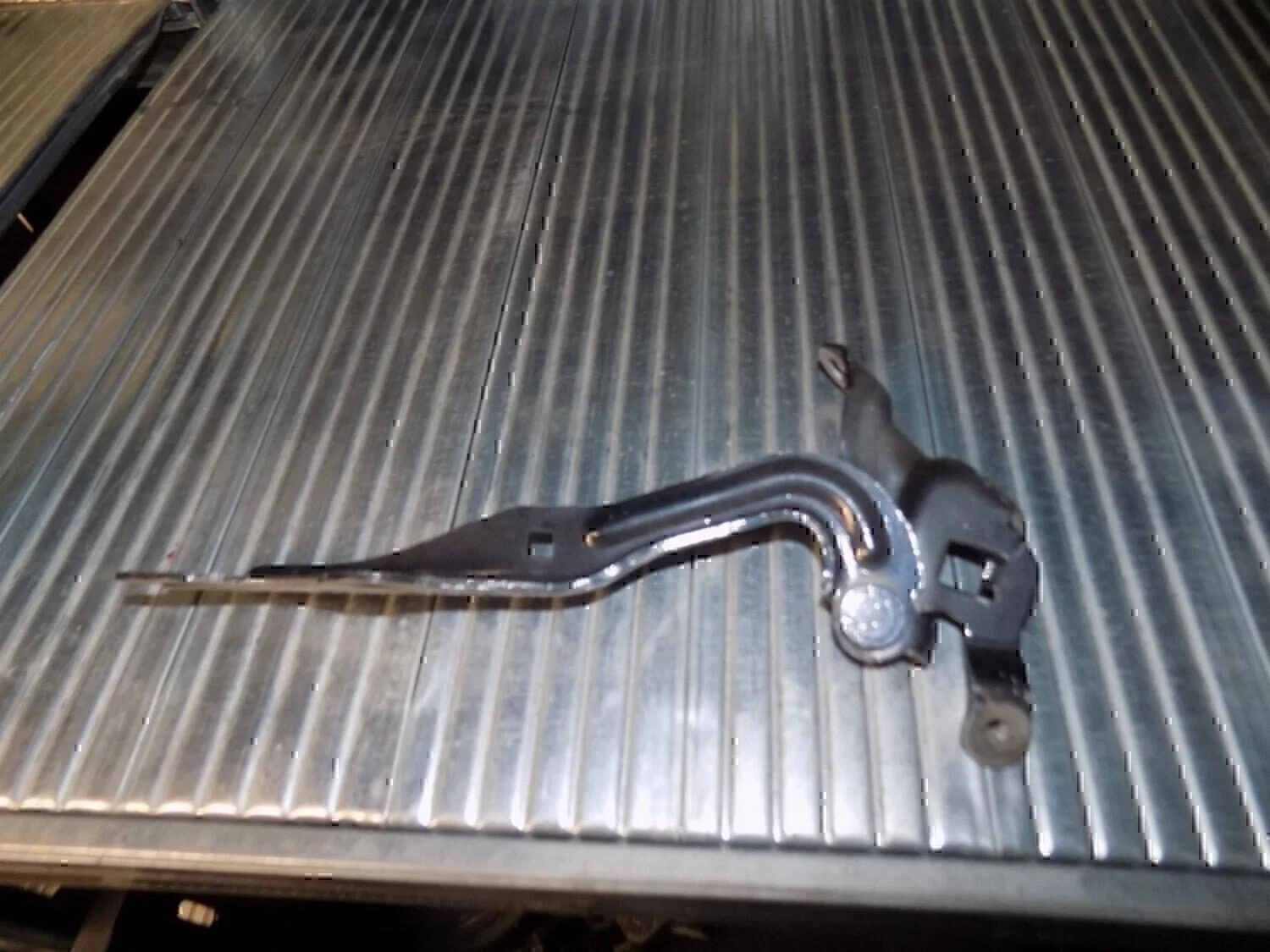 Петля капота левая MAZDA Mazda 6 (GG) 2002-2007 - миниатюра 2