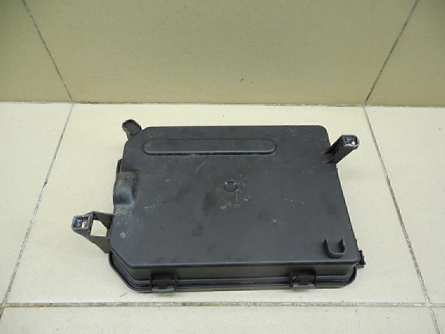 Корпус блока предохранителей Audi Golf V 2003-2009 - миниатюра 4