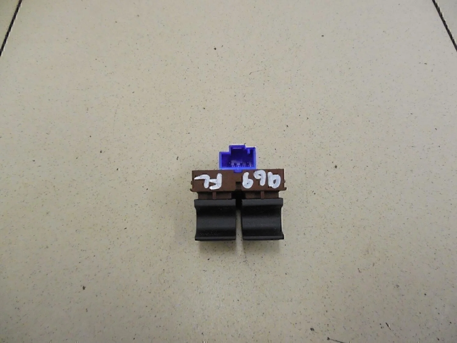Кнопка открывания багажника VW Passat [B6] 2005-2010 - миниатюра 2