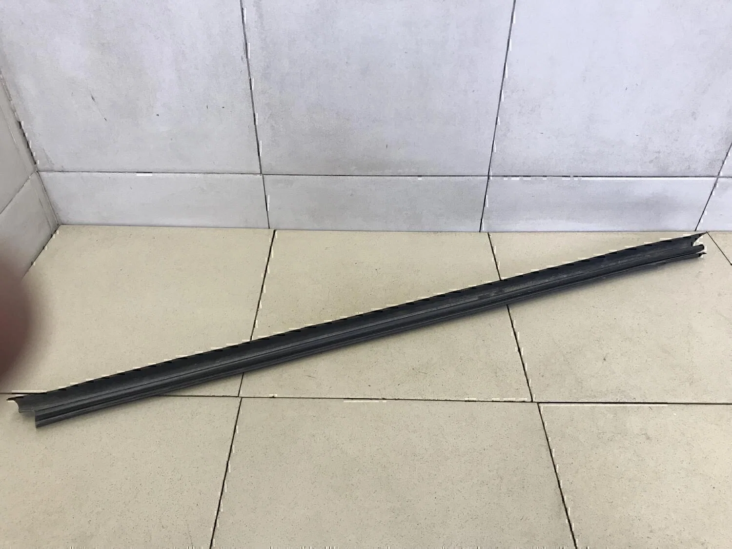 Накладка стекла переднего правого VW Passat [B6] 2005-2010 - миниатюра 2