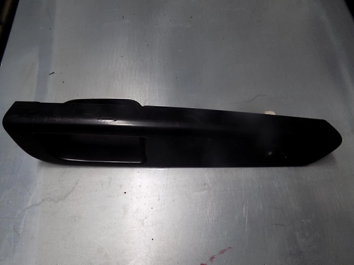 Накладка (кузов внутри) Hyundai-KIA Ceed 2007- 2012 - миниатюра 2