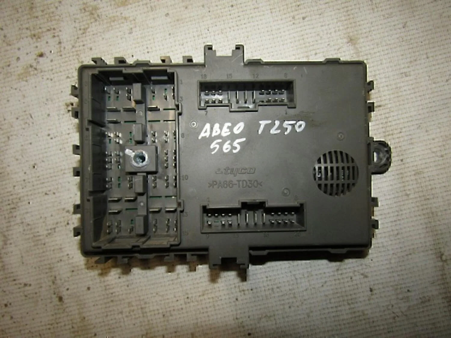 Блок предохранителей Chevrolet Aveo (T250) 2005-2011 - миниатюра 2