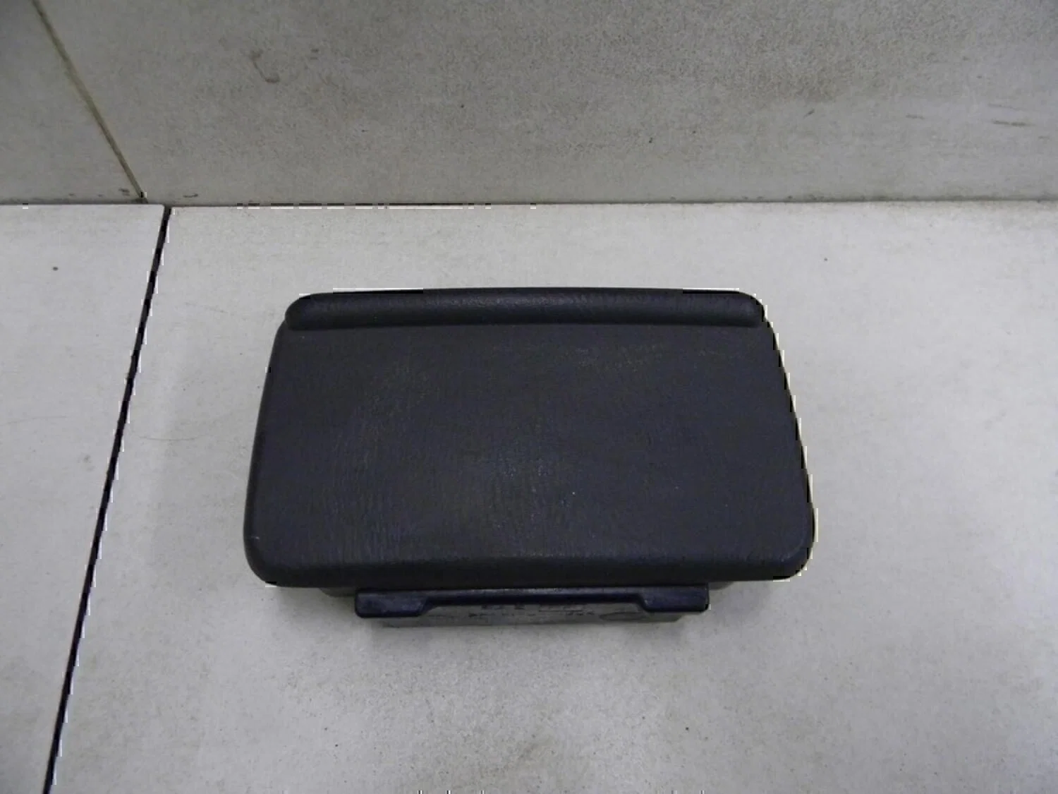 Пепельница задняя (в консоль) NISSAN Maxima (A33) 2000-2005 - изображение 1