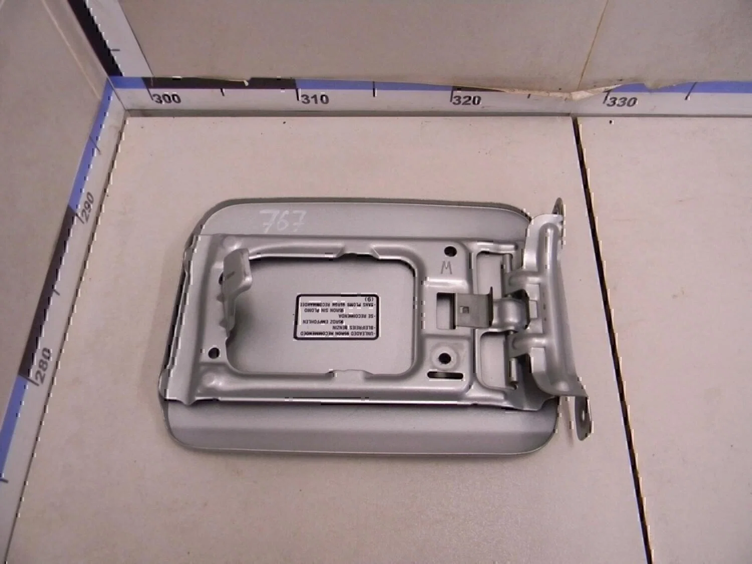 Лючок бензобака Subaru Legacy Outback (B13) 2003-2009 - миниатюра 2