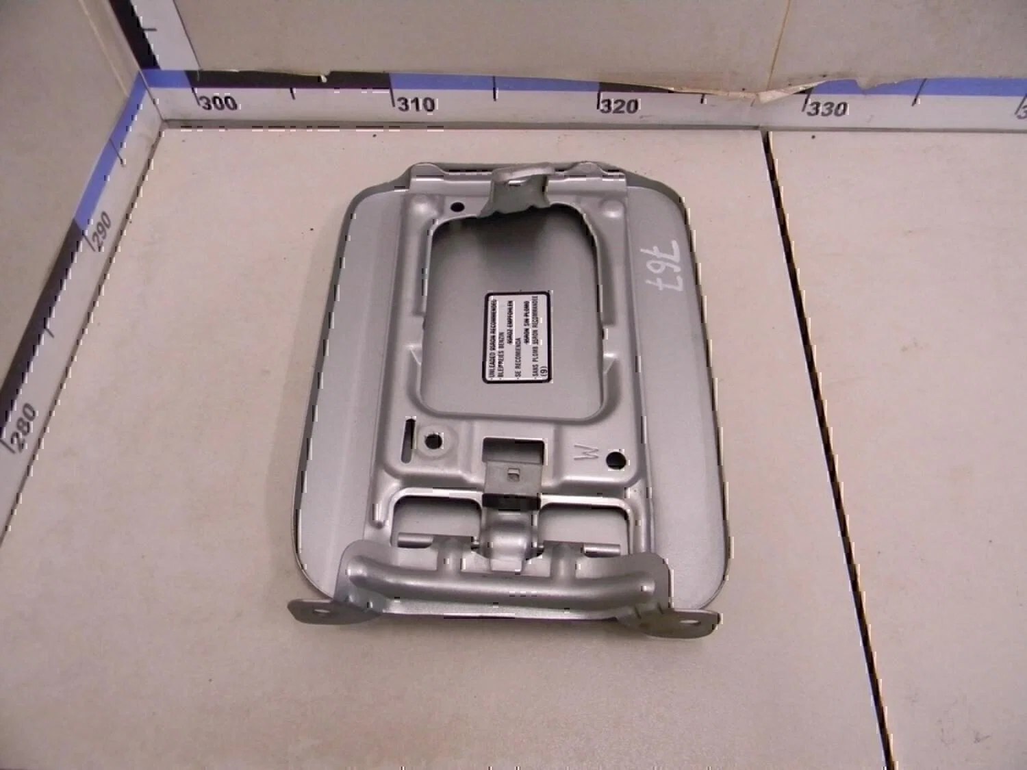 Лючок бензобака Subaru Legacy Outback (B13) 2003-2009 - миниатюра 3