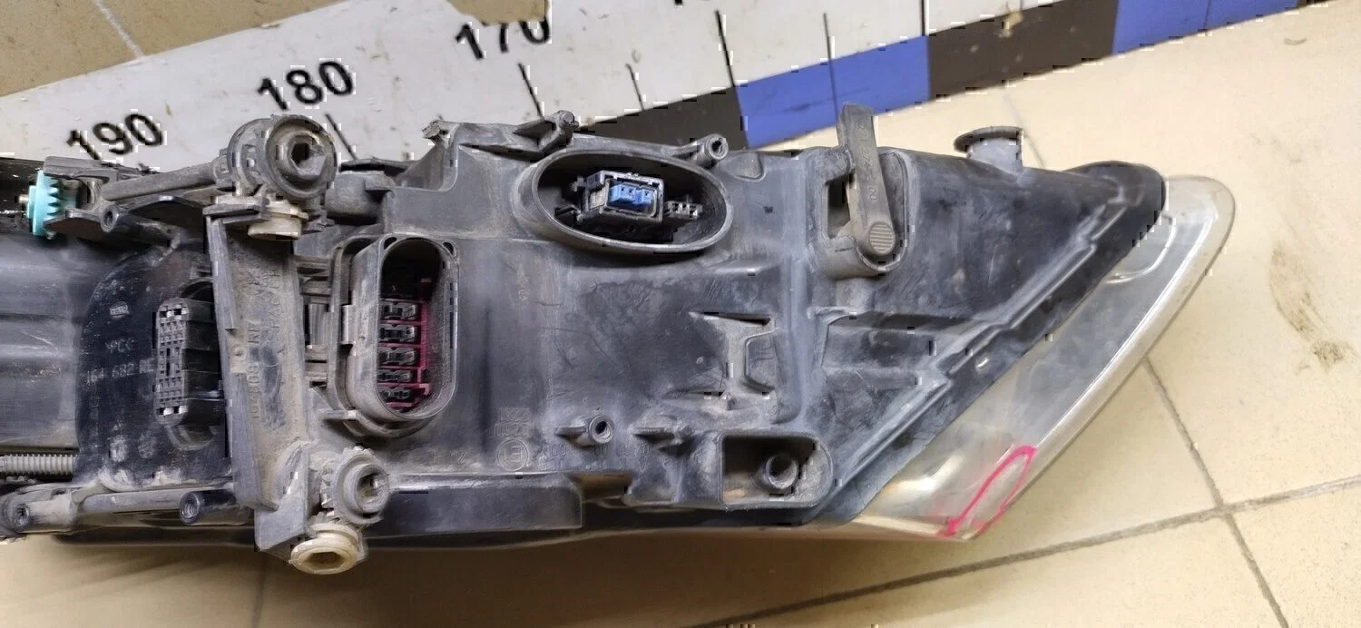 Фара правая VW Touareg 2002-2010 - миниатюра 8