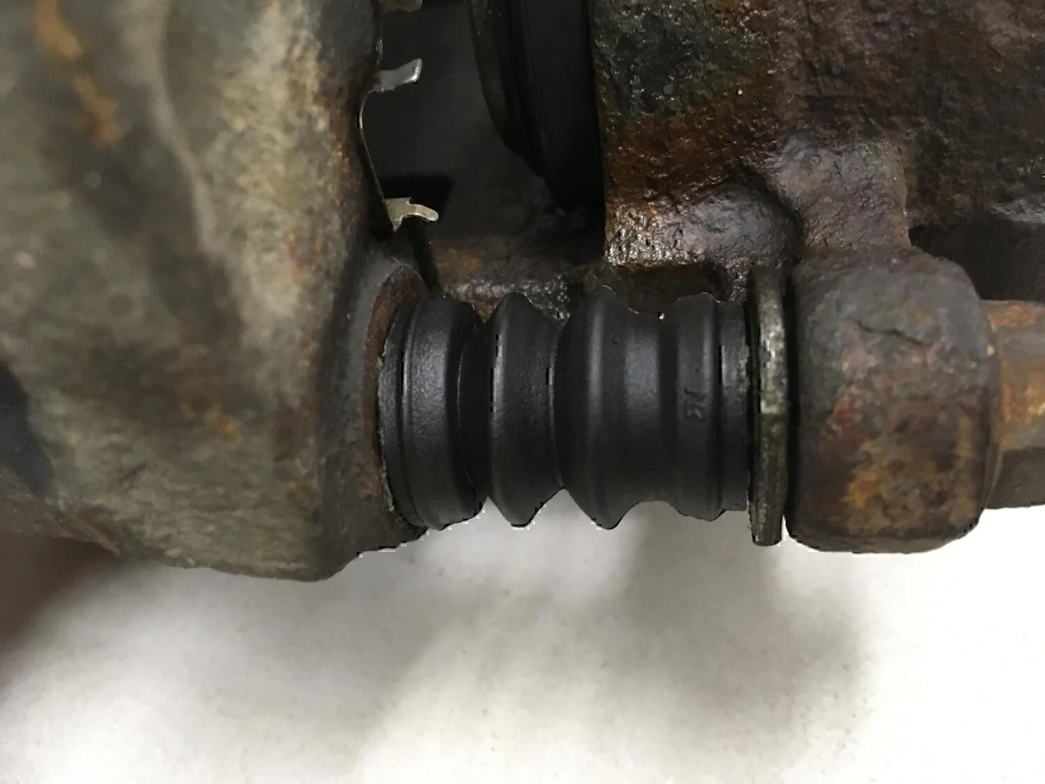 Суппорт передний правый Subaru Legacy Outback (B13) 2003-2009 - миниатюра 7