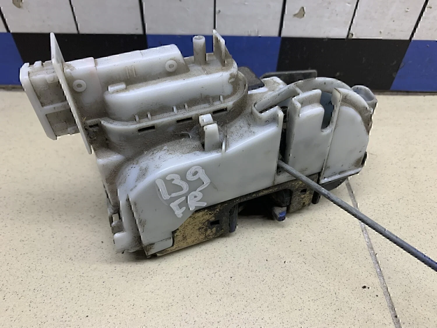 Замок двери передней правой VW Golf III/Vento 1991-1997 - миниатюра 5