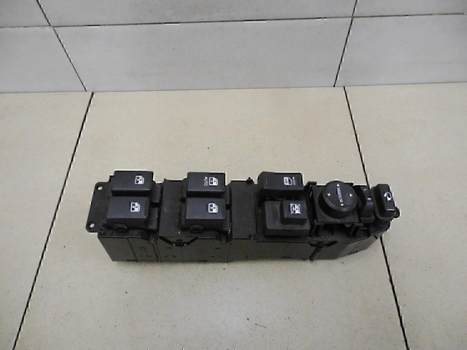 Блок управления стеклоподъемниками Hyundai-KIA Mohave 2009> - миниатюра 2