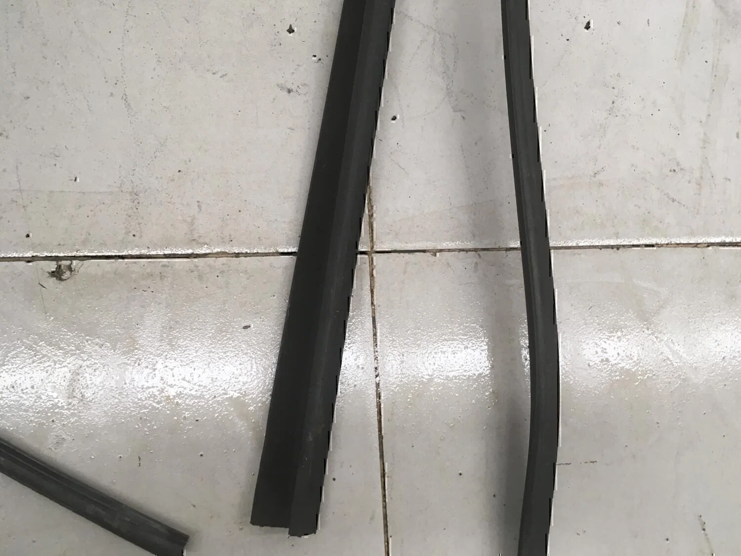 Направляющая стекла двери VW Golf V 2003-2009 - миниатюра 4