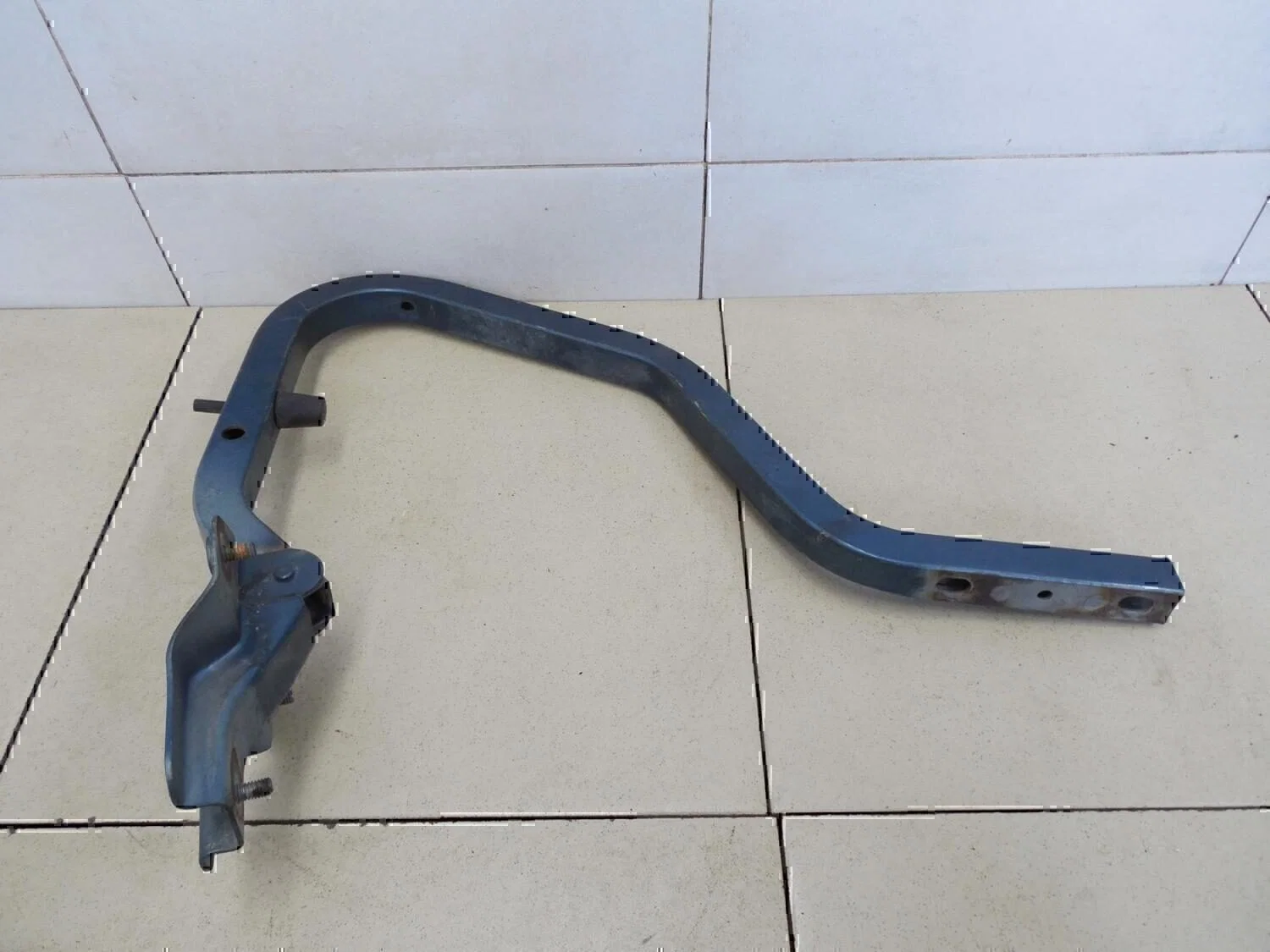 Петля крышки багажника MAZDA 626 (GE) 1992-1997 - миниатюра 2