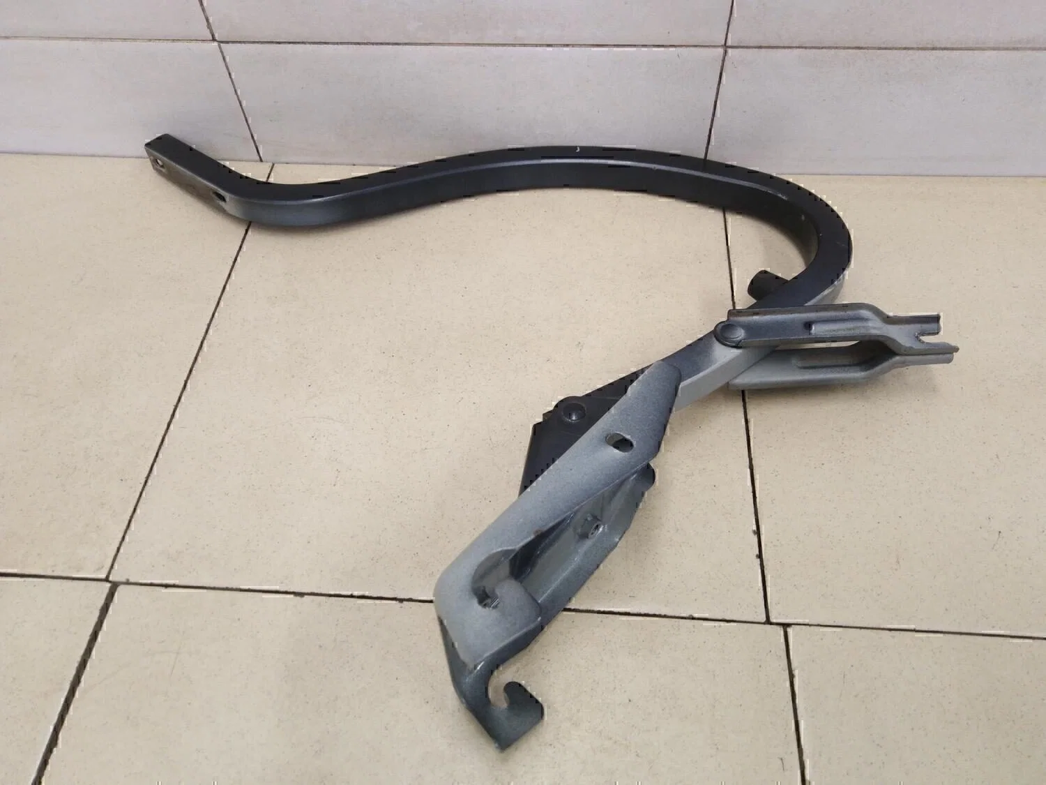 Петля крышки багажника Chevrolet Lanos 2004-2010 - изображение 1