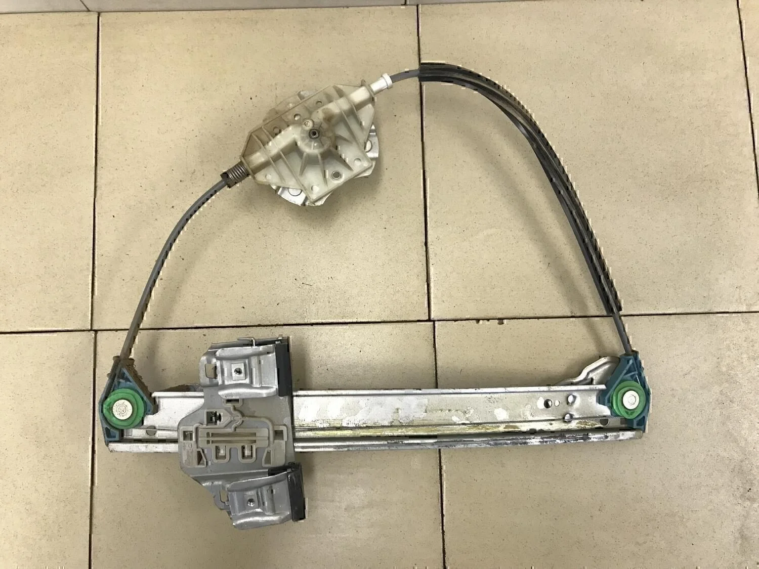 Стеклоподъемник механ. задний левый Datsun On-Do 2014> - миниатюра 2