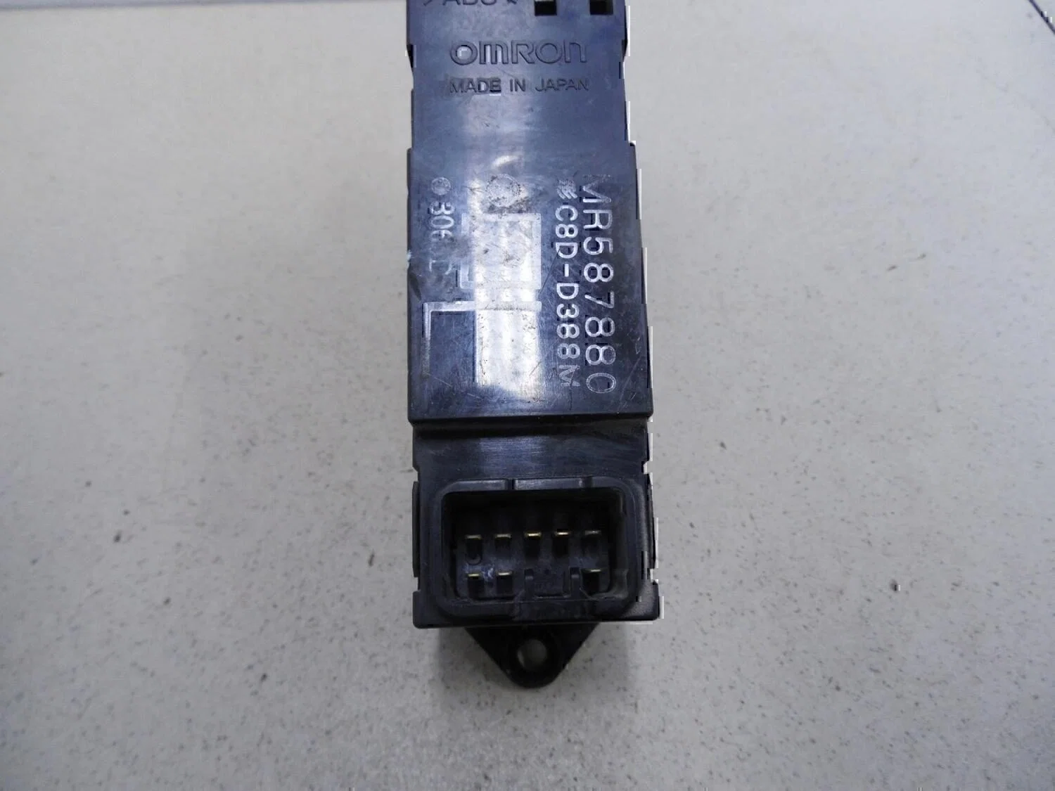 Кнопка стеклоподъемника MITSUBISHI Lancer (CS/Classic) 2003-2006 - миниатюра 2