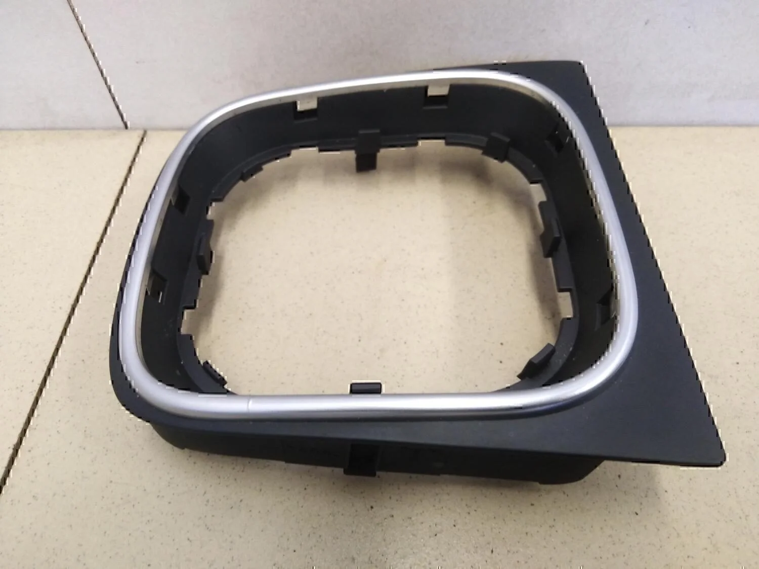 Накладка декоративная VW Jetta 2006-2011 - изображение 1