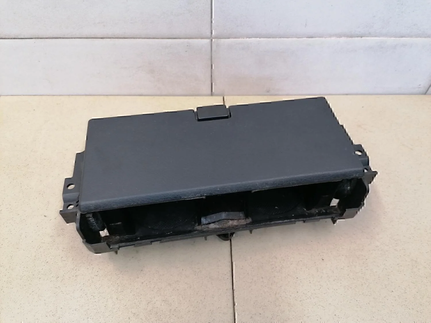 Подстаканник SUZUKI Grand Vitara 2006-2015 - миниатюра 2