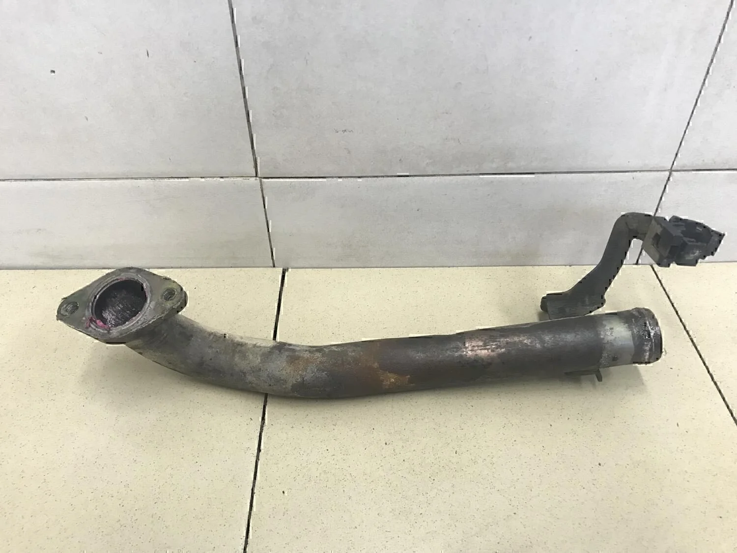 Трубка системы охлаждения NISSAN Almera N16 2000-2006 - миниатюра 2