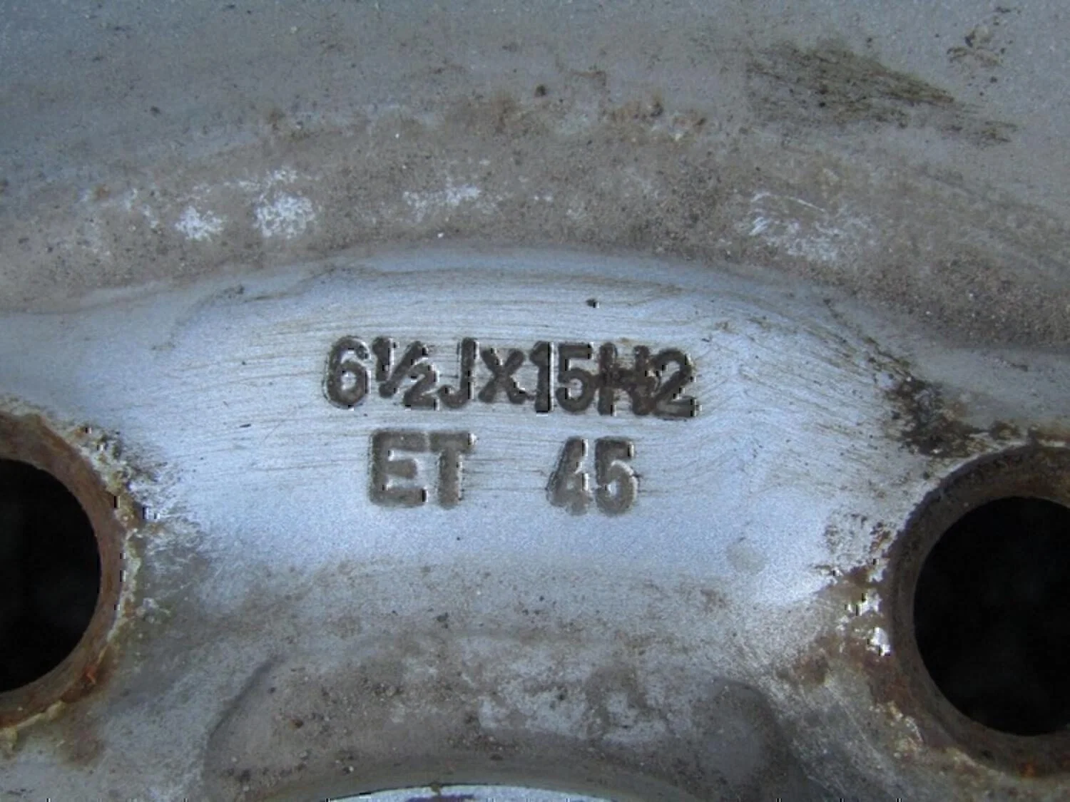 R15 GAZ Volga 3110 1997–2004 - миниатюра 2