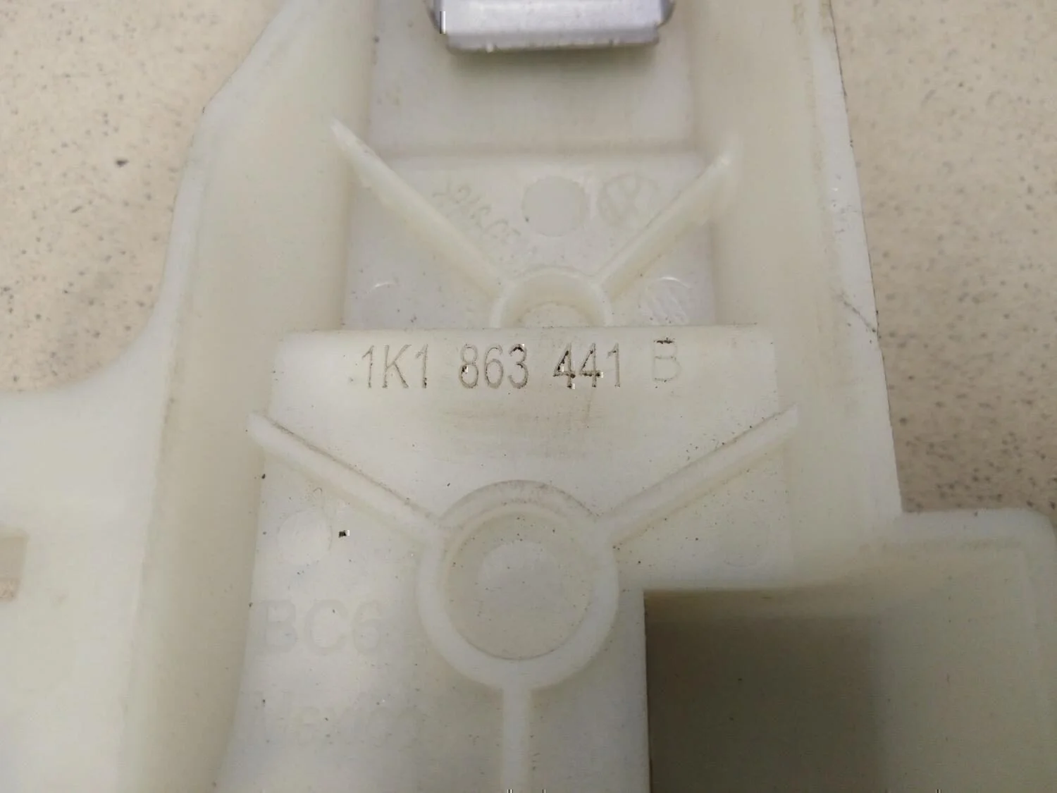 Кронштейн (сопут. товар) VW Jetta 2006-2011 - миниатюра 4