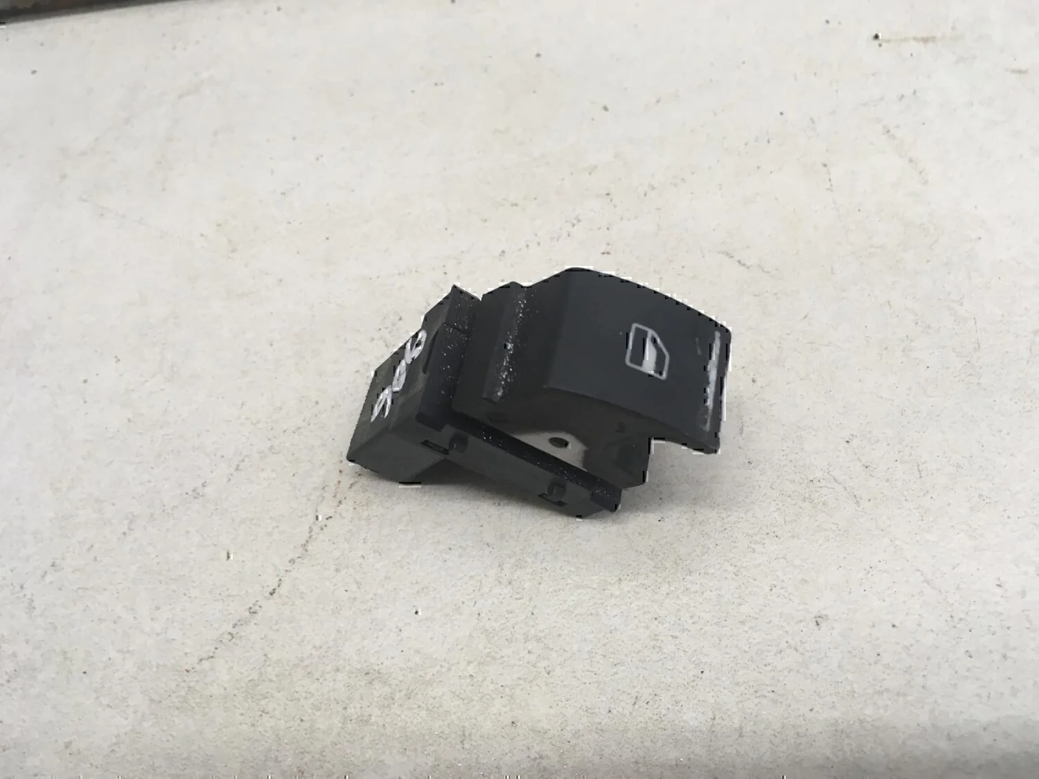 Кнопка стеклоподъемника VW Golf V 2003-2009 - изображение 1