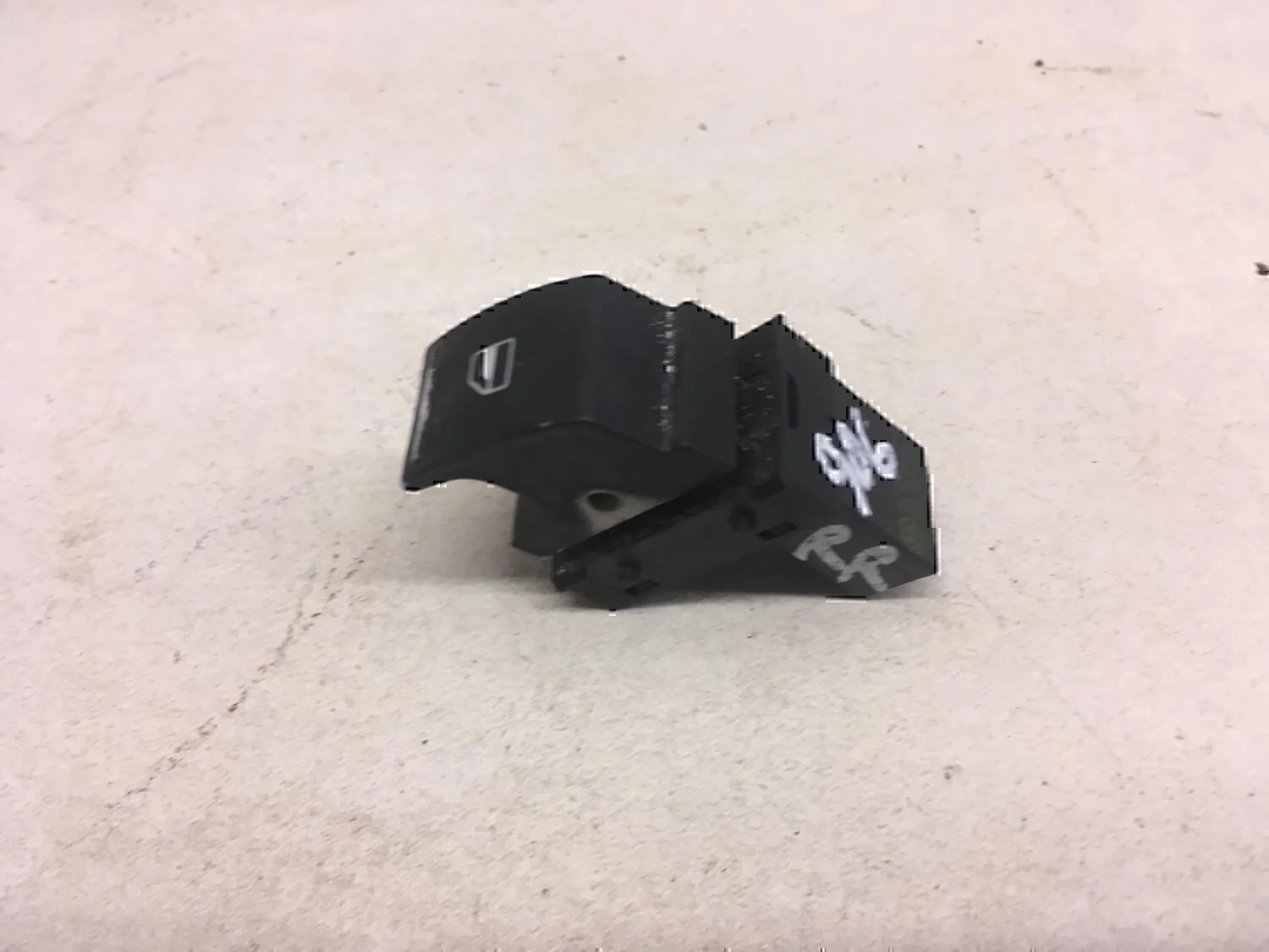 Кнопка стеклоподъемника VW Golf V 2003-2009 - миниатюра 3