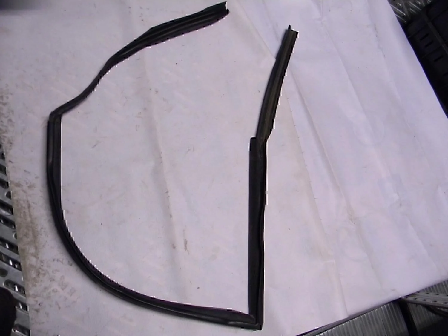 Уплотнитель стекла двери Chevrolet Lanos 2004-2010 - миниатюра 3