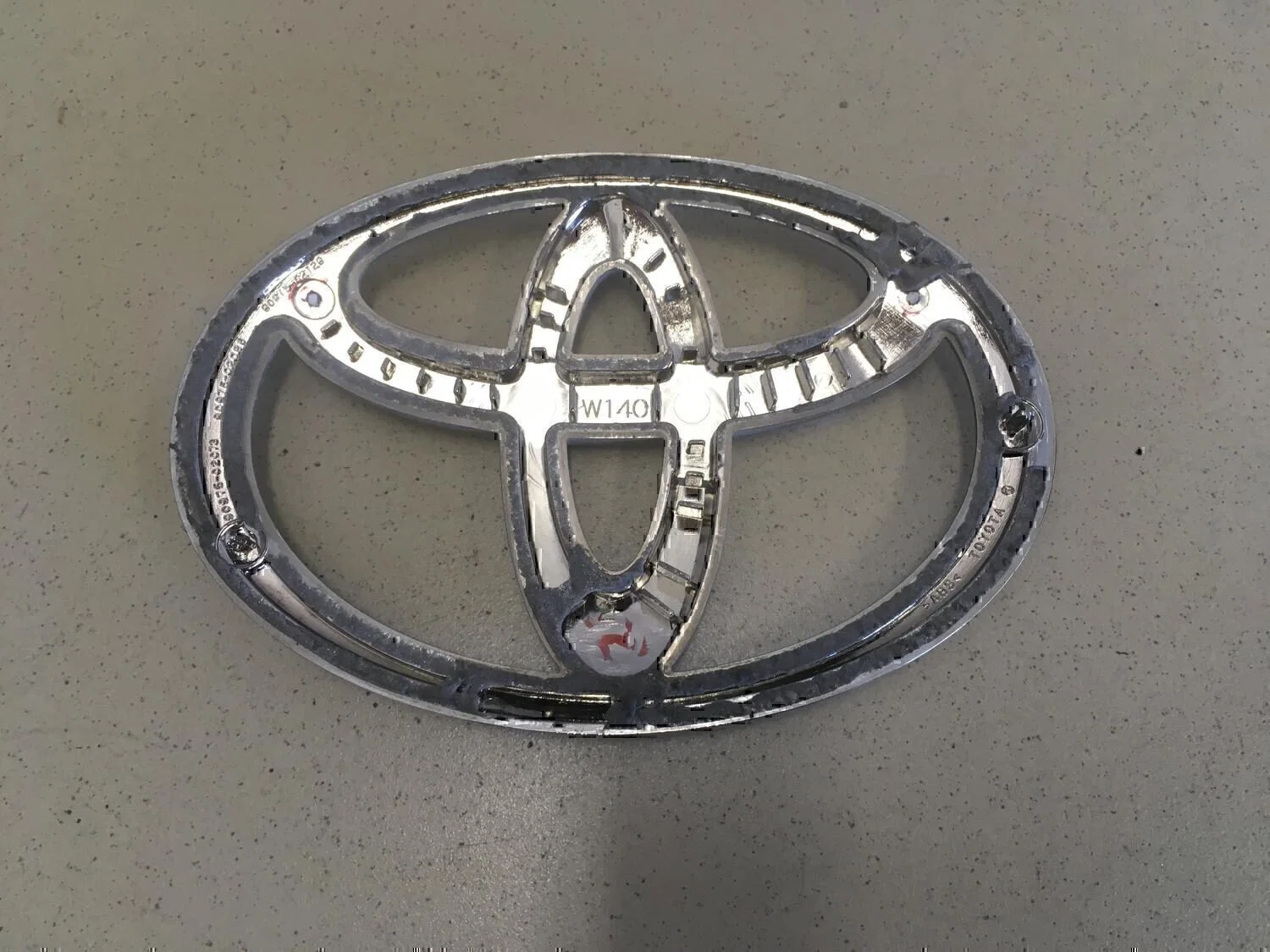 Эмблема на крышку багажника TOYOTA Fortuner 2015> - миниатюра 2