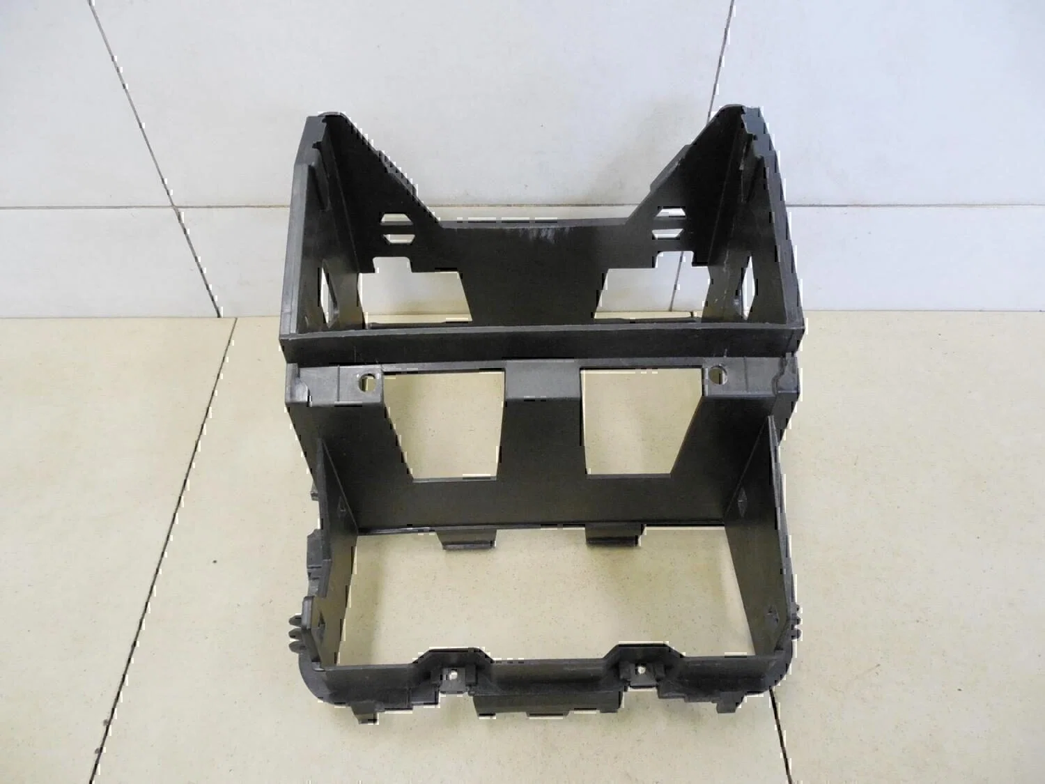 Рамка магнитолы VW Golf V 2003-2009 - миниатюра 2