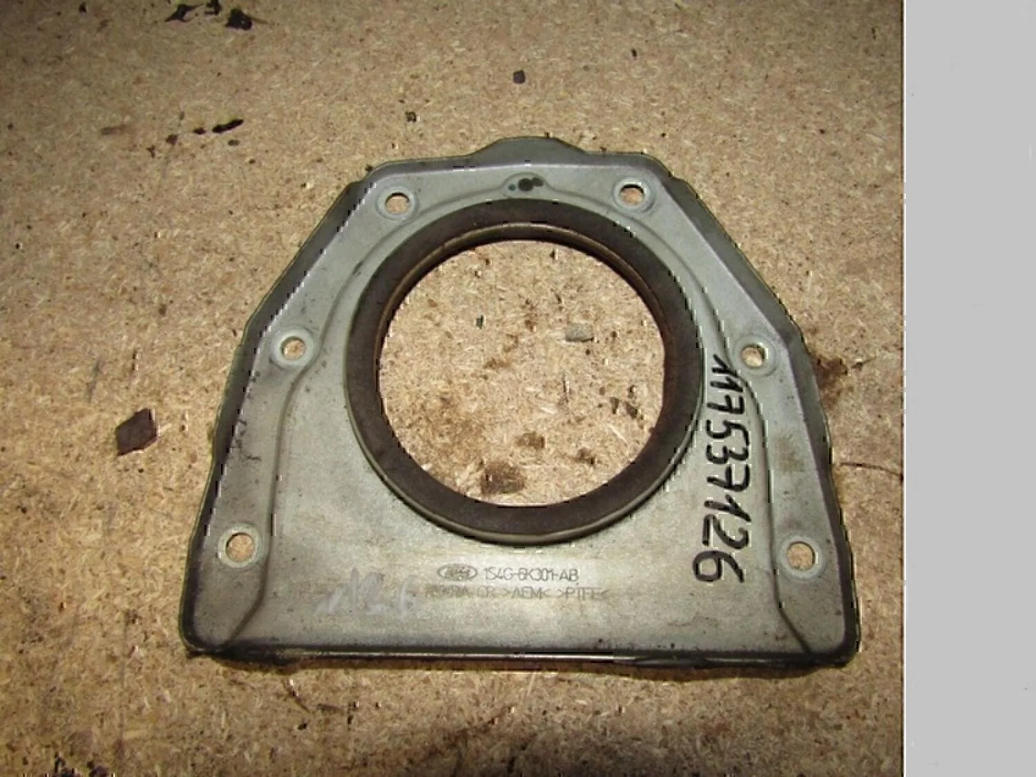 Крышка коленвала задняя FORD Fiesta 1995-2000 - миниатюра 2